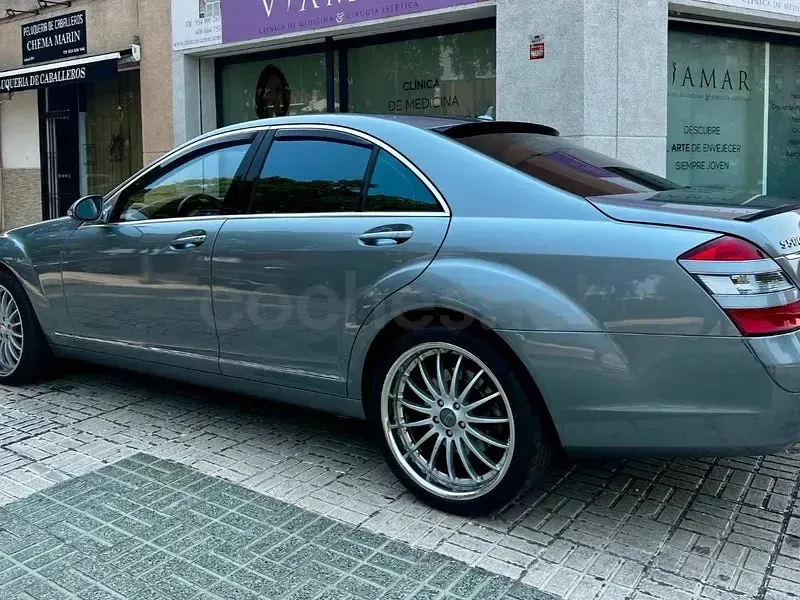 Usado Mercedes S500 388 CV (285 kW) 2008 Gris / plata Berlina