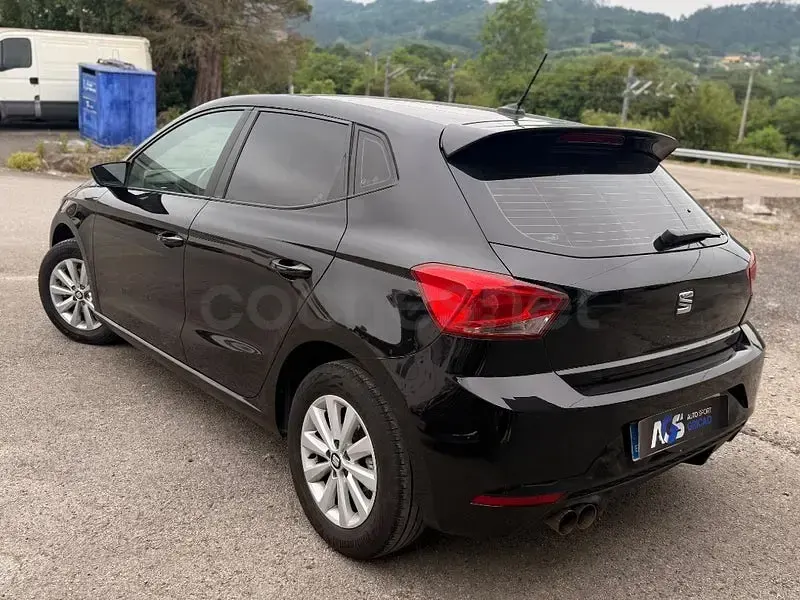 Usado Seat Ibiza Style 110 CV (80 kW) 2021 Negro Utilitario