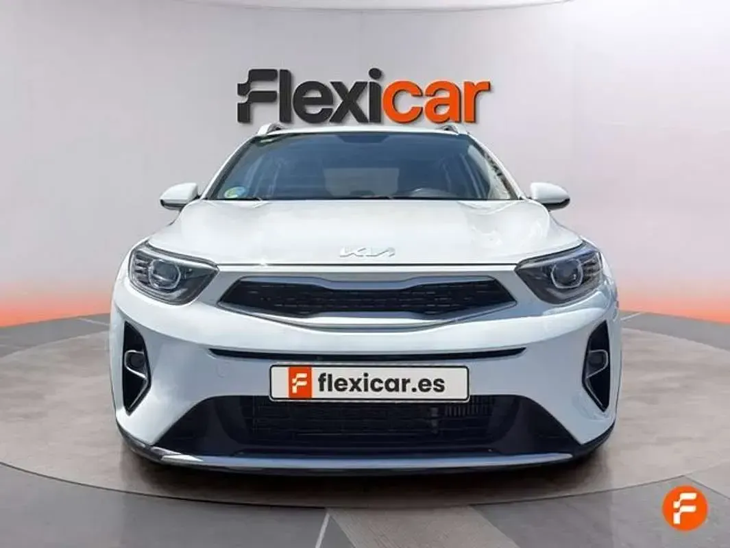 Usado Kia Stonic 101 CV (74 kW) 2022 Blanco SUV