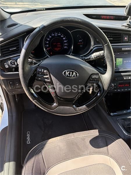 Usado Kia Ceed GT 90 HP (66 kW) 2016 Branco Sedan