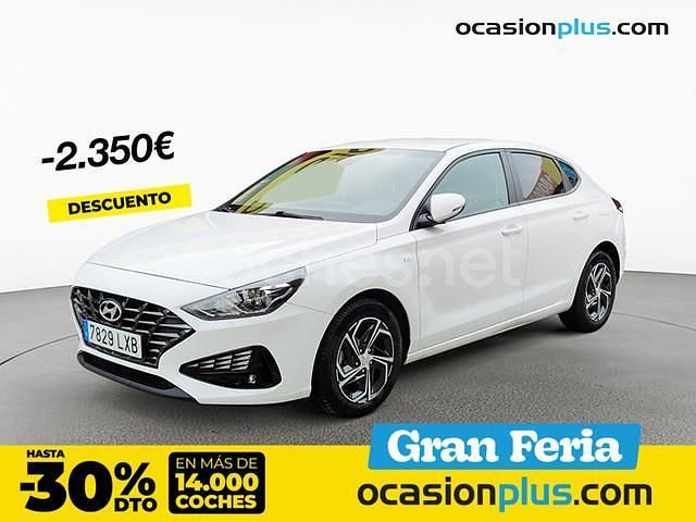 Blanco Usado 2022 Hyundai i30 Berlina | 19.800 € (Un poco caro) - Imagen 1/4
