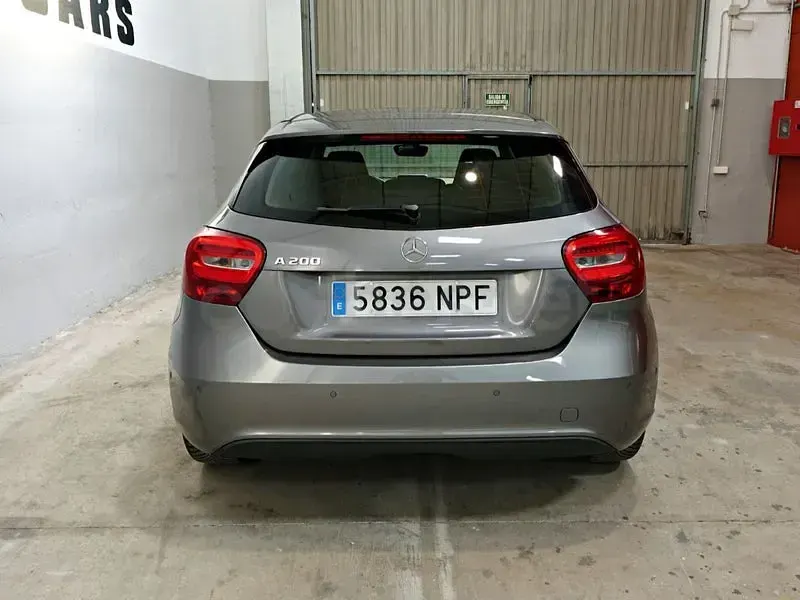 Usado Mercedes A200 156 CV (114 kW) 2017 Gris / plata Utilitario
