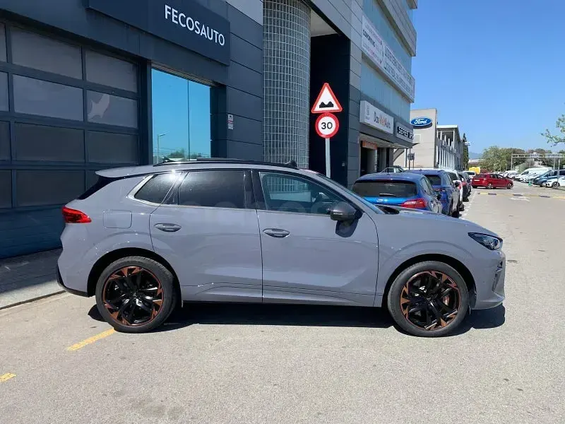 Usado Cupra Terramar VZ 265 CV (194 kW) 2024 Gris / plata SUV