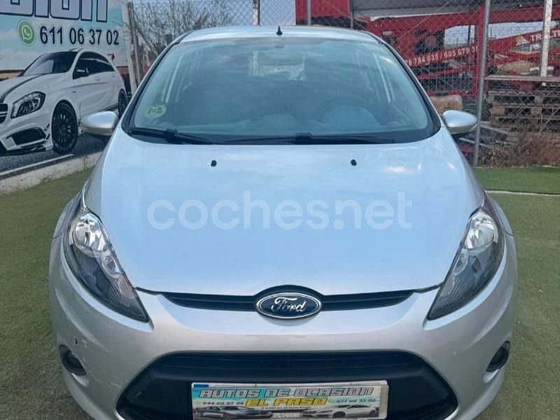 Usado Ford Fiesta Trend 95 CV (69 kW) 2010 Gris / plata Utilitario