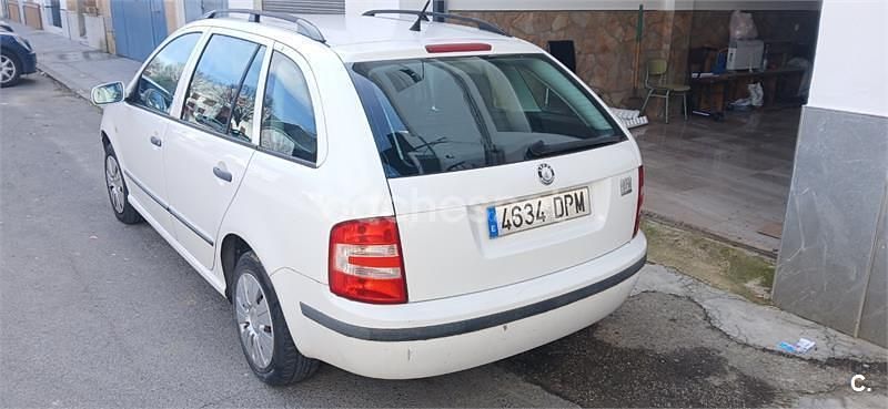Usado Skoda Fabia Tour 75 CV (55 kW) 2005 Blanco Familiar