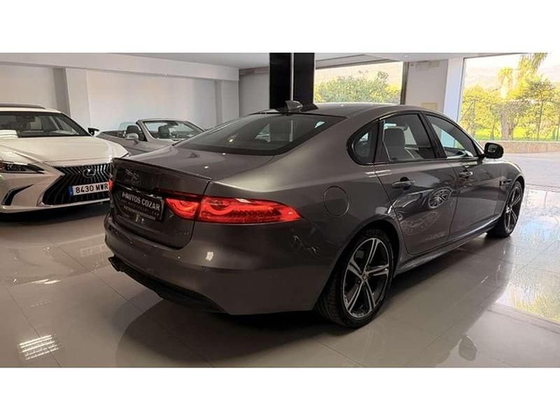 Usado Jaguar XF Chequered Flag 179 CV (131 kW) 2020 Gris Berlina
