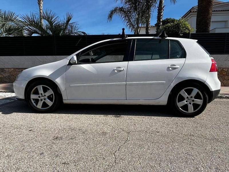 Usado VW Golf V Highline 102 CV (75 kW) 2007 Blanco Berlina