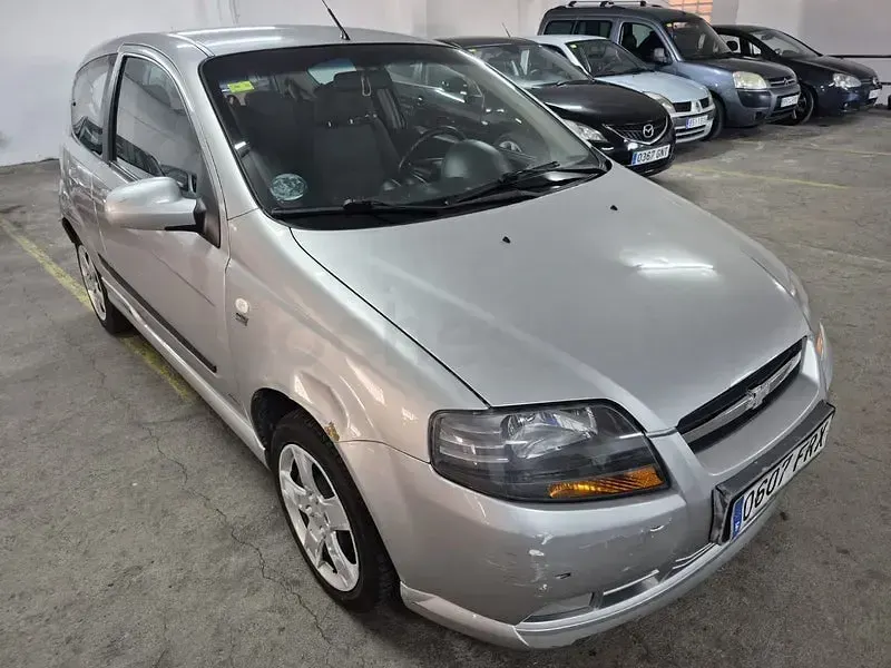 Usado Chevrolet Kalos SE 94 CV (69 kW) 2007 Gris / plata Berlina