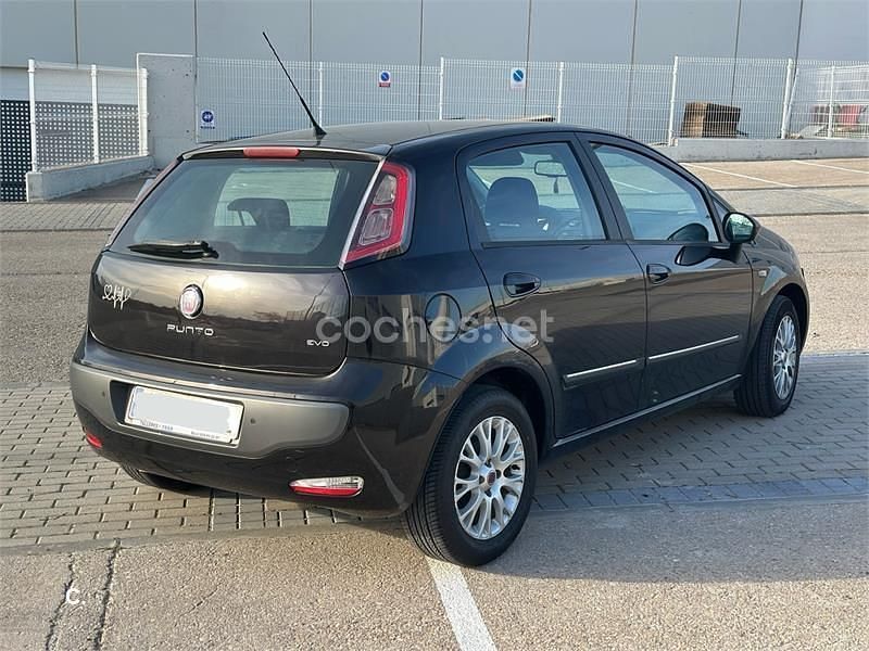 Usado Fiat Punto Evo Dynamic 90 CV (66 kW) 2011 Negro Utilitario