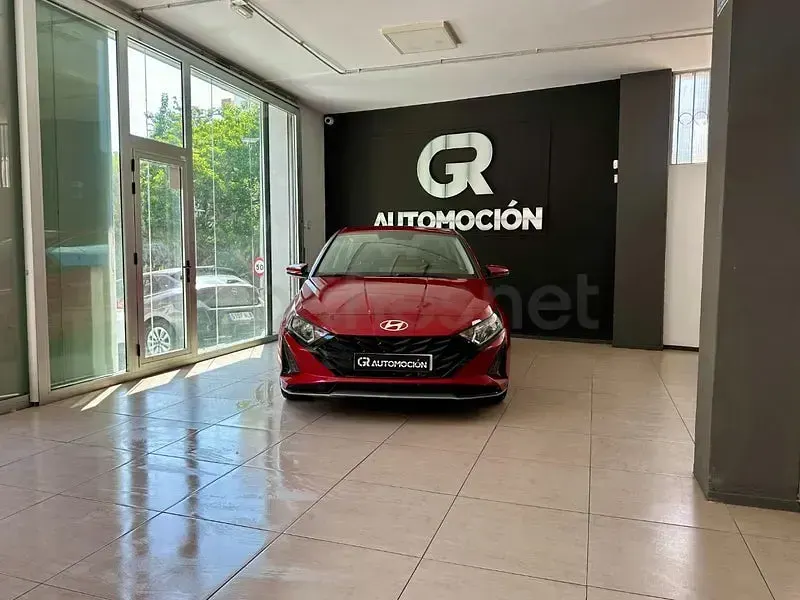 Usado Hyundai i20 100 CV (73 kW) 2023 Rojo Utilitario
