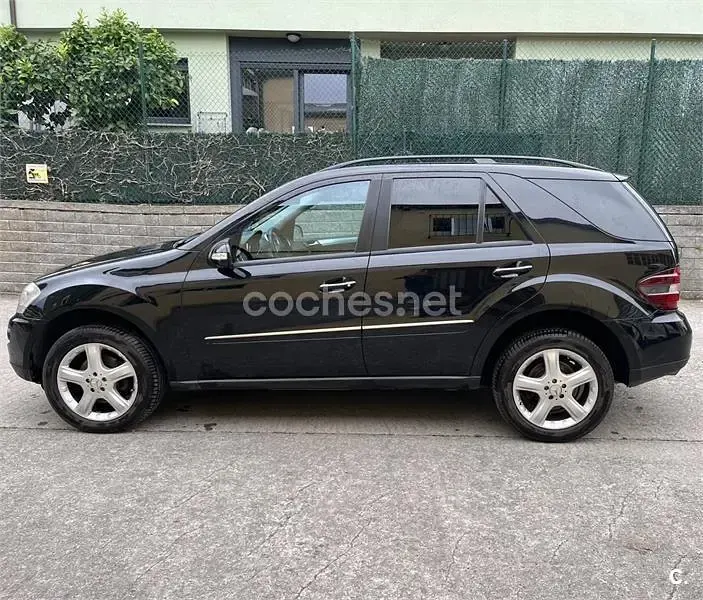 Usado Mercedes ML320 224 CV (164 kW) 2006 Negro SUV