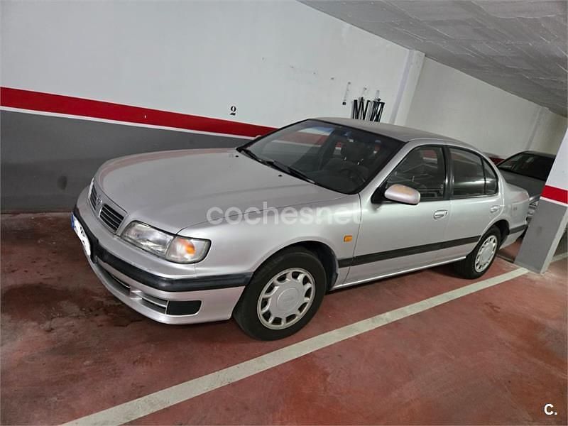 Usado Nissan Maxima SE 140 CV (102 kW) 1997 Gris / plata Berlina