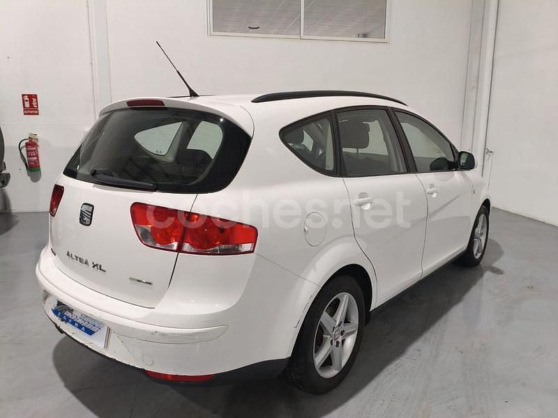Usado Seat Altea XL Style 105 CV (77 kW) 2010 Blanco Monovolumen