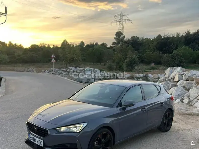 Usado Cupra Leon 150 CV (110 kW) 2022 Gris / plata Berlina