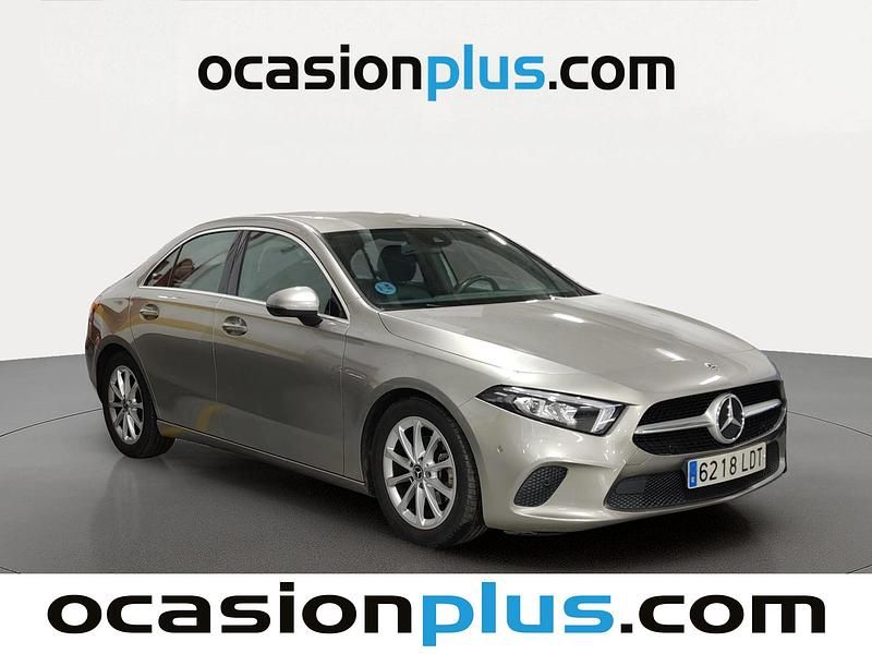 Usado Mercedes A180 116 HP (85 kW) 2020 Cinzento Sedan