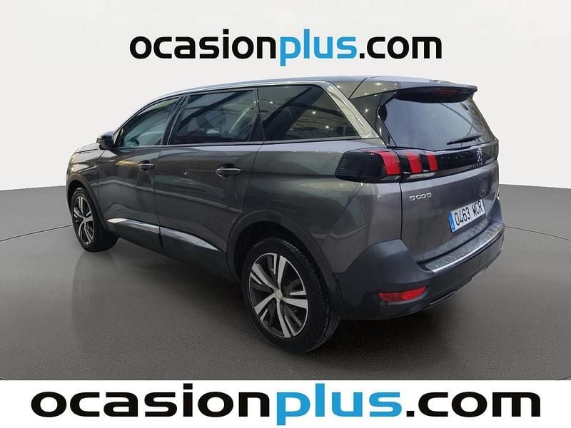 Usado Peugeot 5008 Allure 131 CV (96 kW) 2022 Gris plata Monovolumen