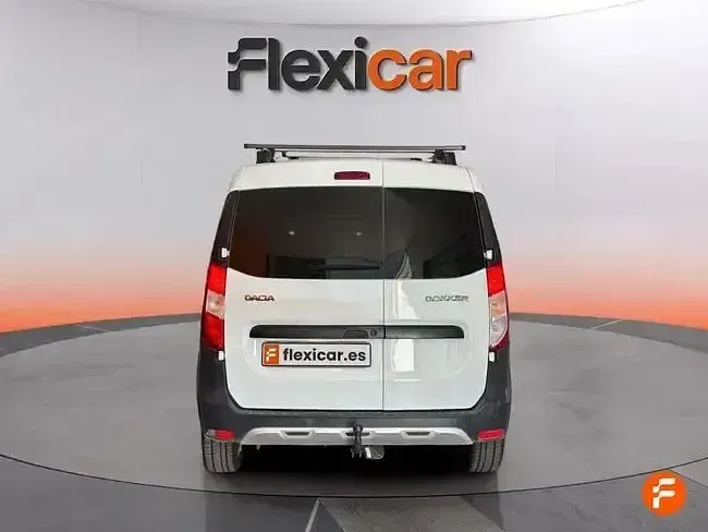 Usado Dacia Dokker Comfort 95 CV (69 kW) 2020 Blanco Monovolumen