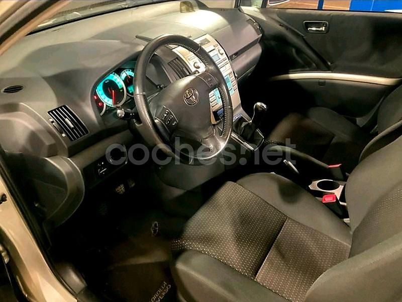 Usado Toyota Corolla Verso Luna 136 CV (100 kW) 2008 Gris / plata Monovolumen