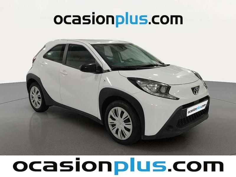 Usado Toyota Aygo Play 72 CV (52 kW) 2023 Blanco Utilitario