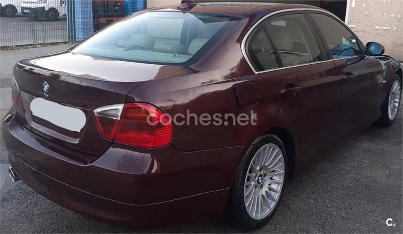 Begagnad BMW 330 231 HK (169 kW) 2007 Röd Sedan