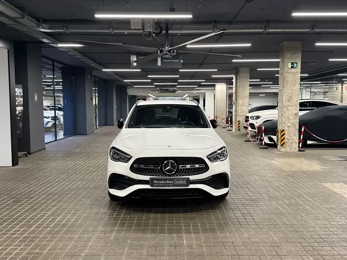 Usado Mercedes GLA200 150 CV (110 kW) 2022 Blanco SUV