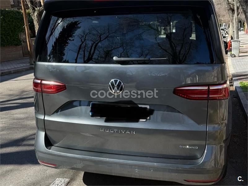 Usado VW Multivan Life 218 CV (160 kW) 2024 Gris / plata Van