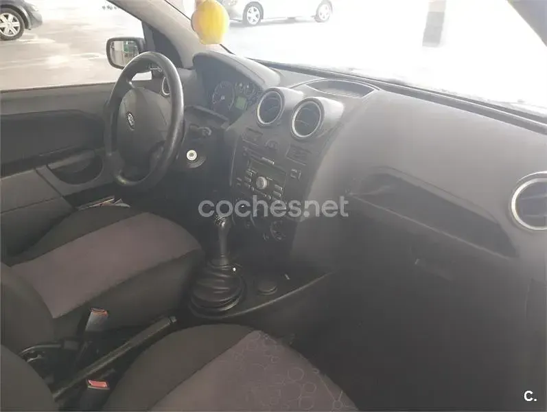 Usado Ford Fiesta Trend 68 CV (50 kW) 2006 Verde Utilitario