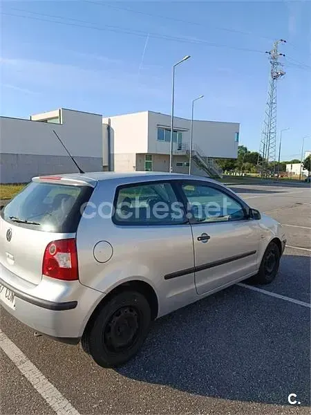 Usado VW Polo Conceptline 65 CV (47 kW) 2003 Gris / plata Berlina