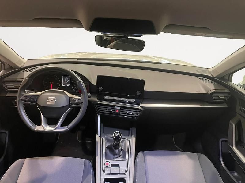 Usado Seat Leon Reference 115 CV (84 kW) 2022 Blanco