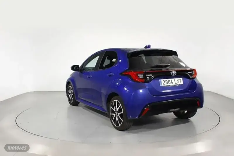 Usado Toyota Yaris Style 116 CV (85 kW) 2022 Azul Utilitario
