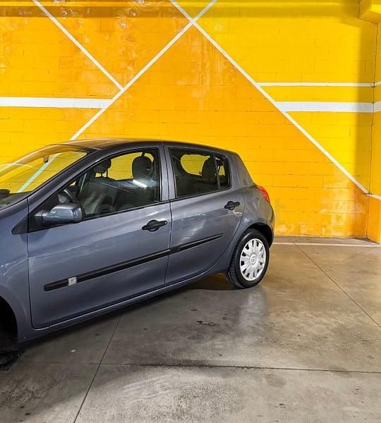 Usado Renault Clio II Privilege 85 CV (62 kW) 2007 Azul Berlina