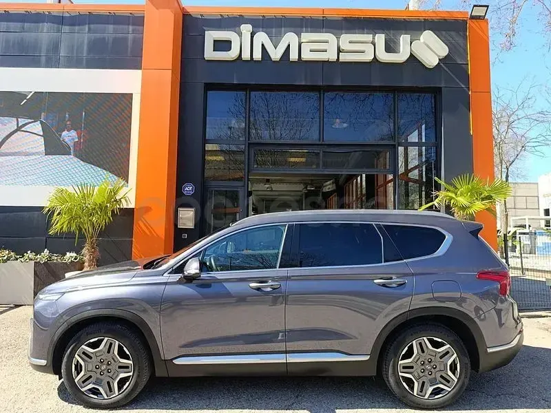 Usado Hyundai Santa Fe 230 CV (169 kW) 2022 Gris / plata SUV