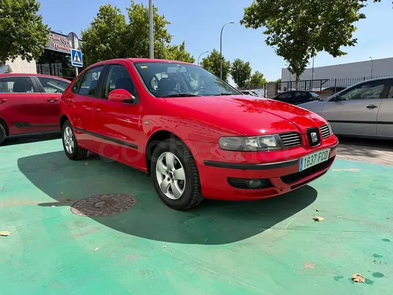 Usado Seat Leon 105 CV (77 kW) 2006 Rojo Utilitario