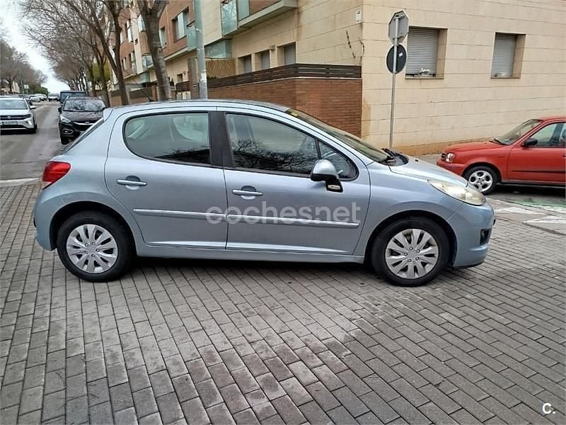 Gris / plata Usado 2012 Peugeot 207 Access Berlina | 4000 € (Super precio) - Imagen 1/4