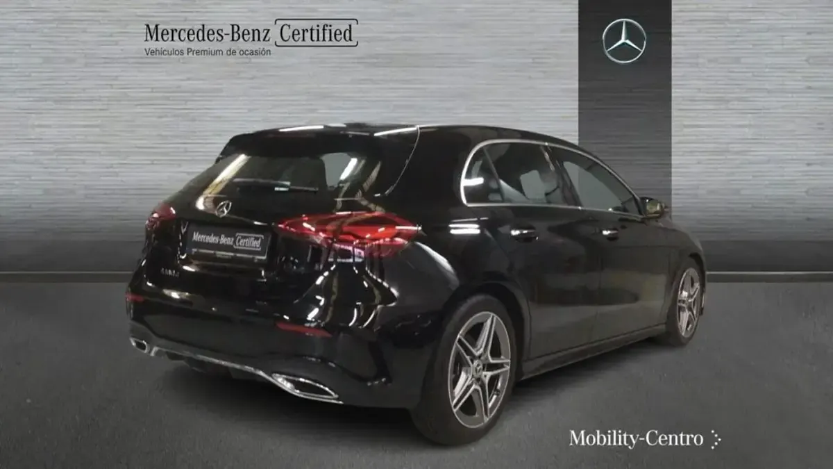 Usado Mercedes A180 116 CV (85 kW) 2024 Negro noche Utilitario