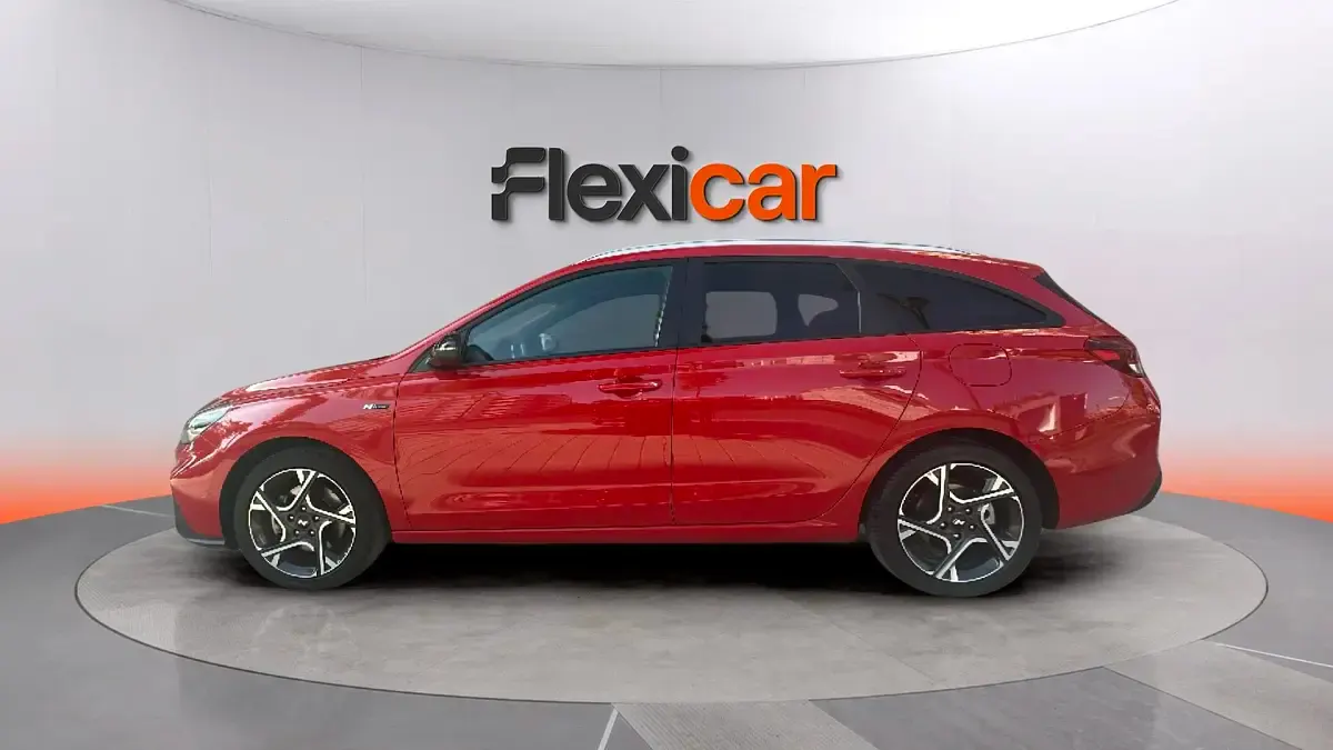 Usado Hyundai i30 N Line 120 CV (88 kW) 2023 Rojo Berlina