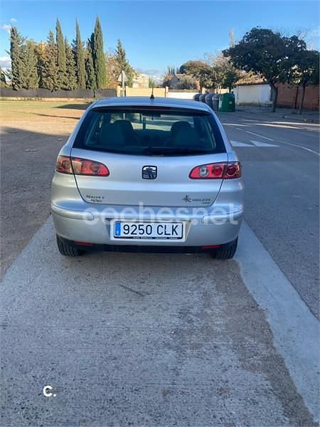 Usado Seat Ibiza Fresh 64 CV (47 kW) 2003 Gris / plata Utilitario