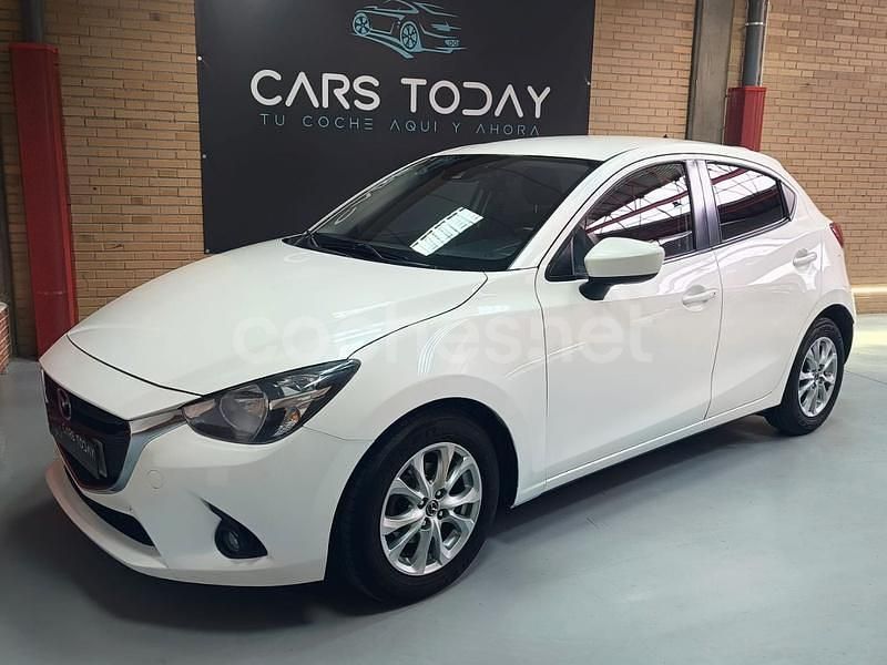 Usado Mazda 2 75 CV (55 kW) 2016 Blanco Berlina
