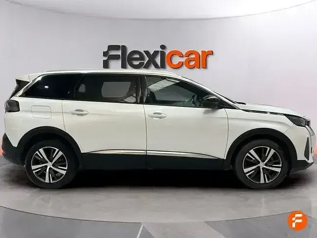Usado Peugeot 5008 Allure 130 CV (95 kW) 2024 Blanco SUV