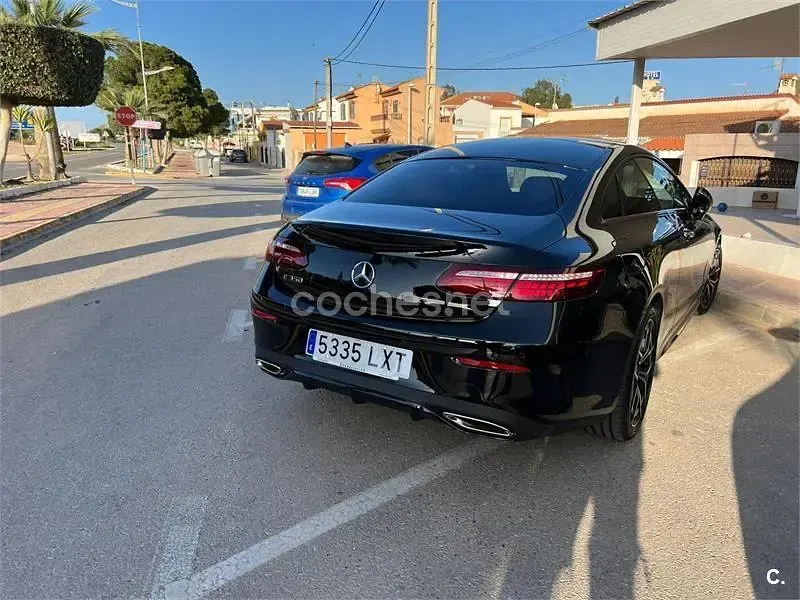 Usado Mercedes E350 299 CV (219 kW) 2022 Negro Coupe