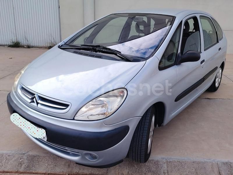 Usado Citroën Xsara Picasso 95 CV (69 kW) 2002 Gris / plata Monovolumen