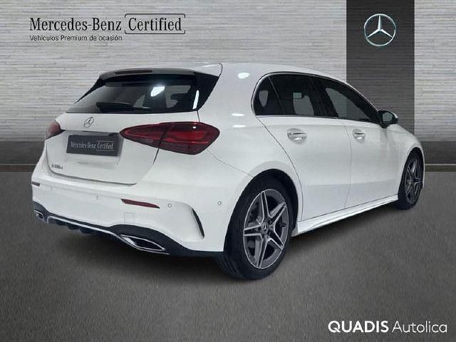 Usado Mercedes A180 AMG line 116 CV (85 kW) 2024 Blanco polar