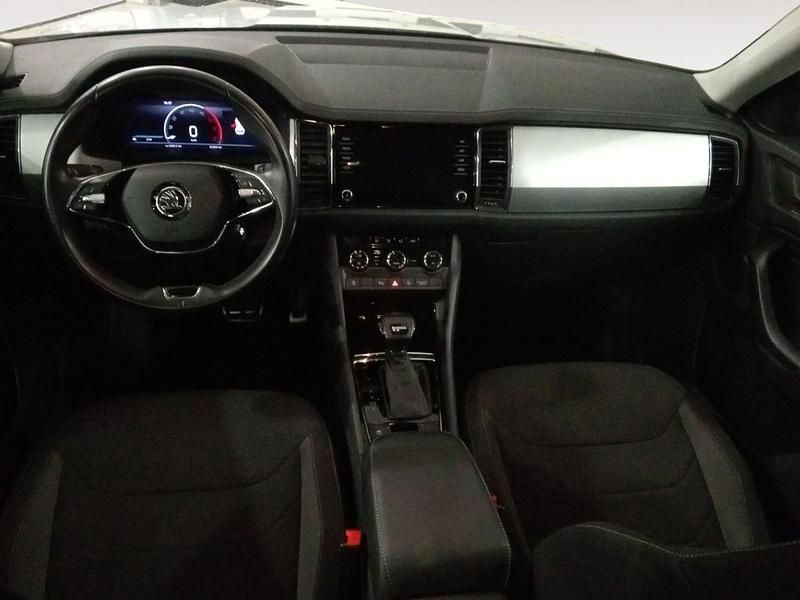 Usado Skoda Kodiaq Ambition 150 CV (110 kW) 2022 Gris plata SUV