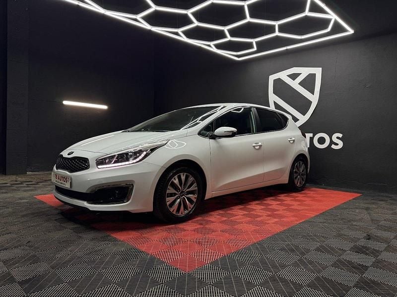 Usado Kia Ceed 90 CV (66 kW) 2017 Blanco Utilitario