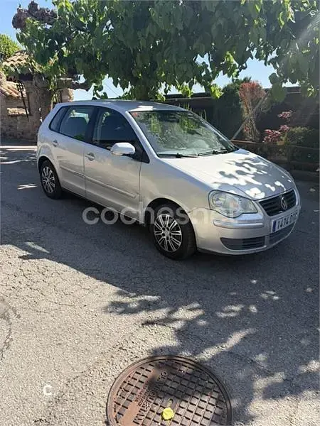 Usado VW Polo Match 55 CV (40 kW) 2005 Gris / plata Utilitario