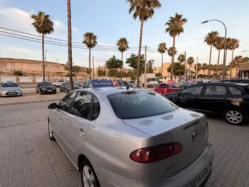Usado Seat Cordoba Stylance 75 CV (55 kW) 2005 Gris / plata Berlina