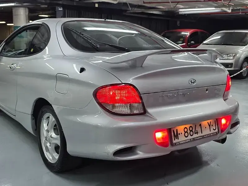 Usado Hyundai Coupé 138 CV (101 kW) 1999 Gris / plata Coupe