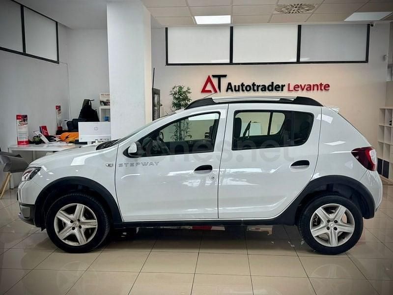 Usado Dacia Sandero Stepway 90 CV (66 kW) 2016 Blanco Berlina
