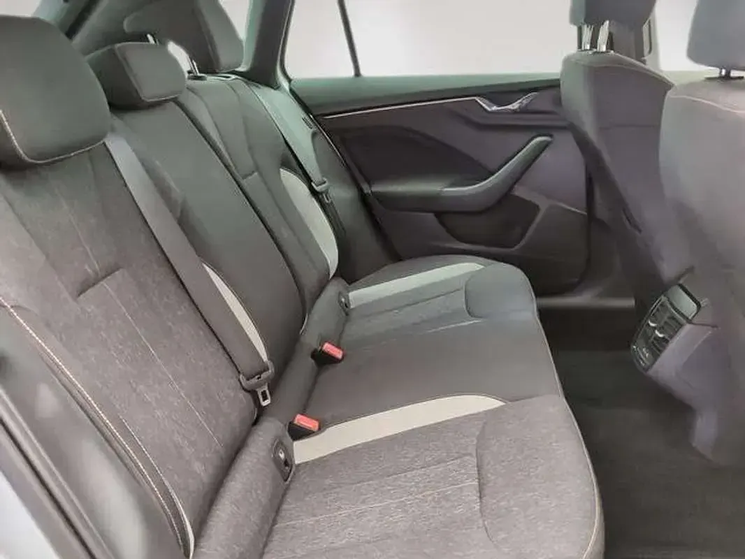 Usado Skoda Kamiq Style 150 CV (110 kW) 2023 Gris SUV