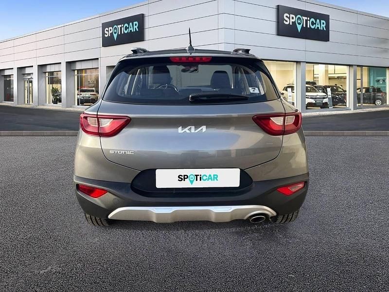 Usado Kia Stonic 84 CV (61 kW) 2023 Gris SUV